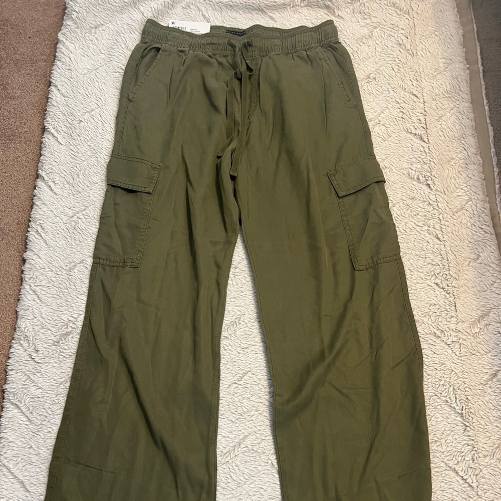 NWT Social Standard by Sanctuary Pull On Cargo Pants Size Medium